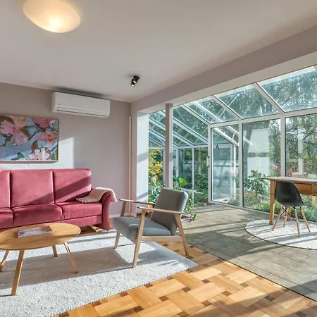 Haus Im Gruenen Holiday home Schwaigern