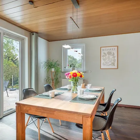 Haus Im Gruenen Holiday home Schwaigern