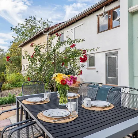 Haus Im Gruenen Holiday home Schwaigern